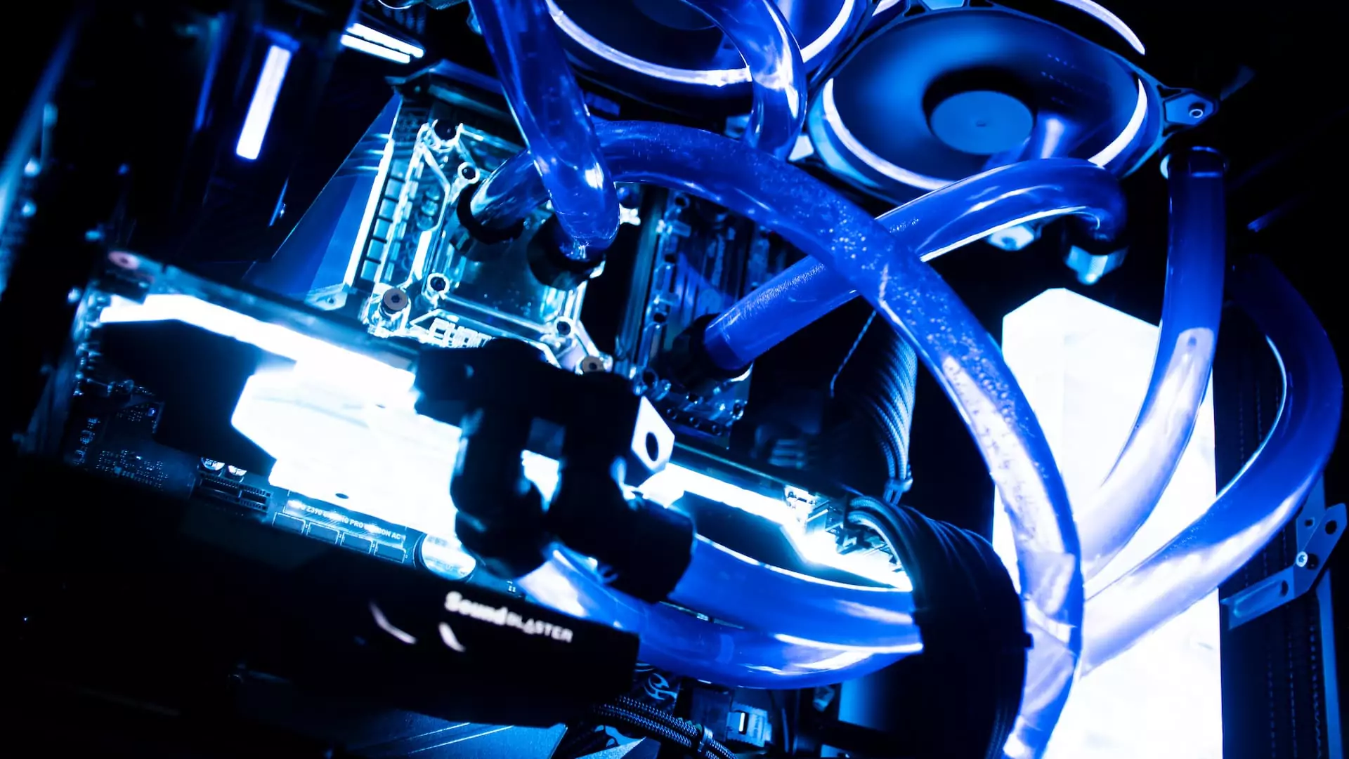 Multiple cores or multiple threads? We explain what you need to known when buying a CPU.